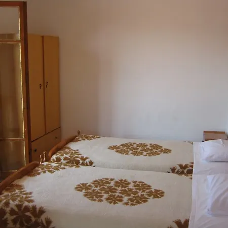 Elena 2* Paleokastrítsa